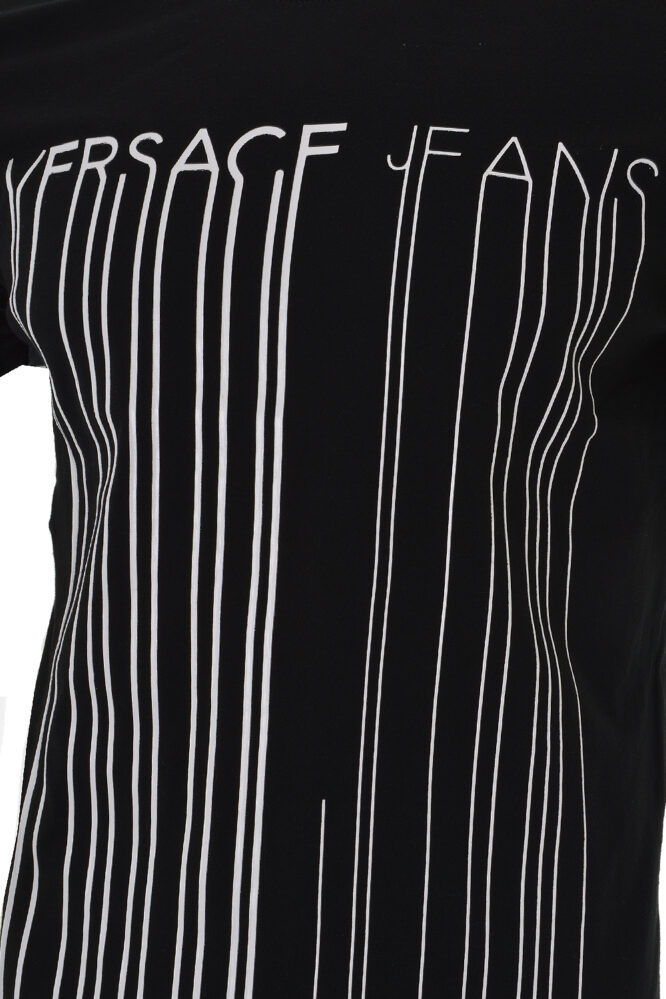 Тениска с в черен цвят с ефектно изображение